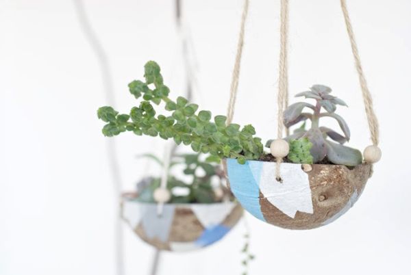 Esta ideia barata para fazer um suporte para plantas é também linda e interessante (Foto: poppytalk.com)
