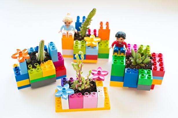 Use a sua criatividade para reutilizar peças de Lego (Foto: hellowonderful.co)