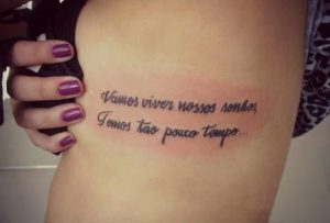 Dicas de Frases para Tatuagens Femininas na Costela