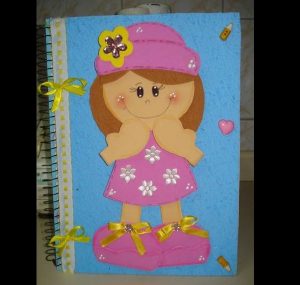 caderno em EVA boneca