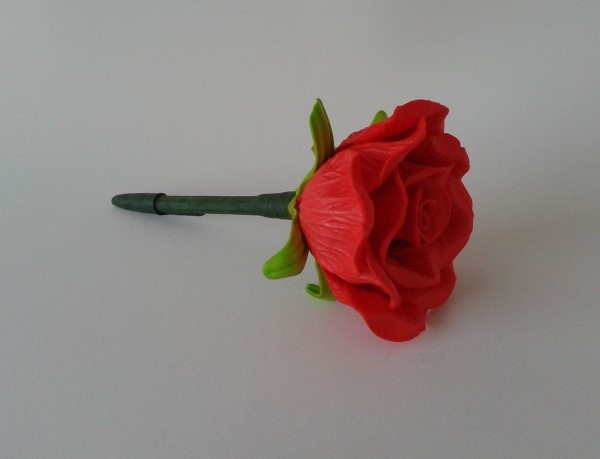 caneta decorada com flor de eva