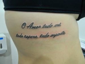 Dicas de Frases para Tatuagens Femininas na Costela