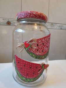 decoração de pote de vidro com frutas