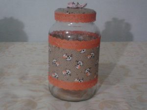 decoração de pote de vidro com renda