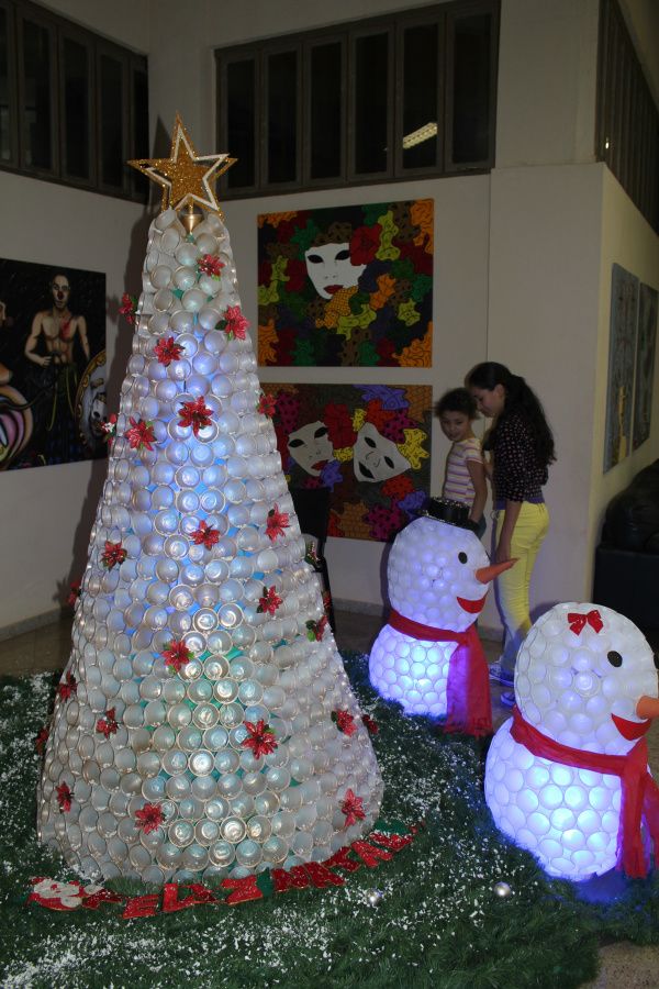 boneco de neve e arvore