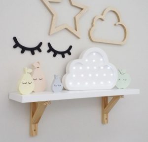 prateleira para quarto de bebe estrela